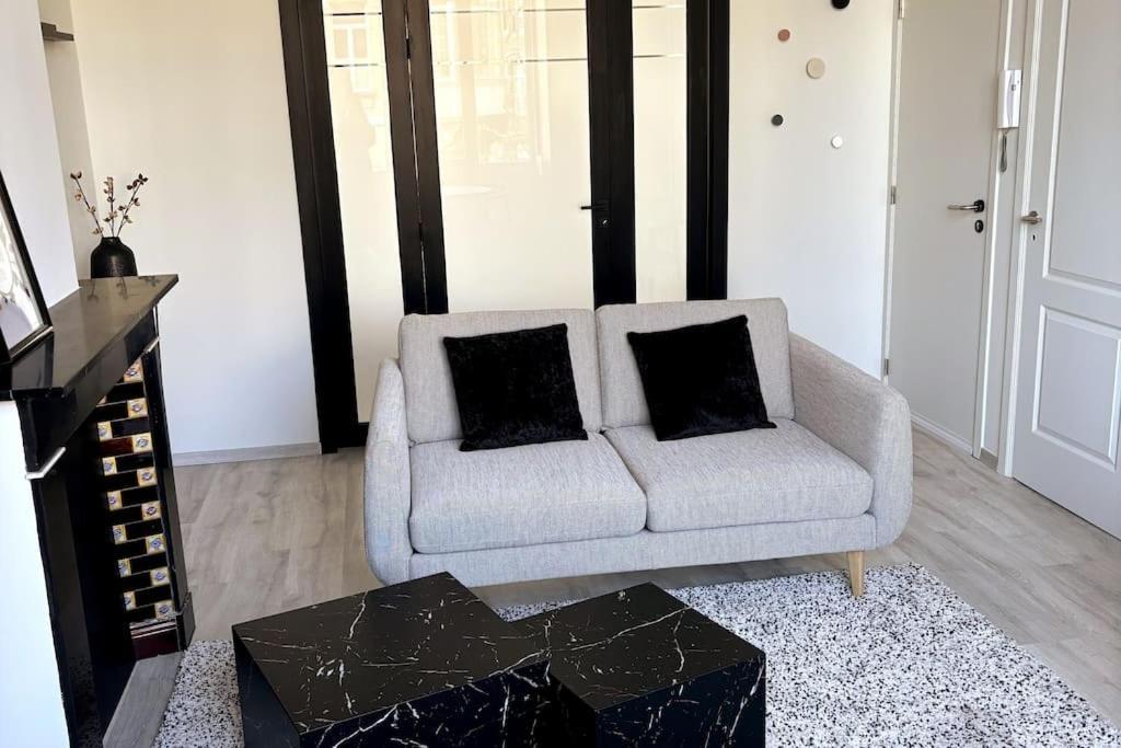 Apartamento Au Cabinet Childeric Tournai Exterior foto